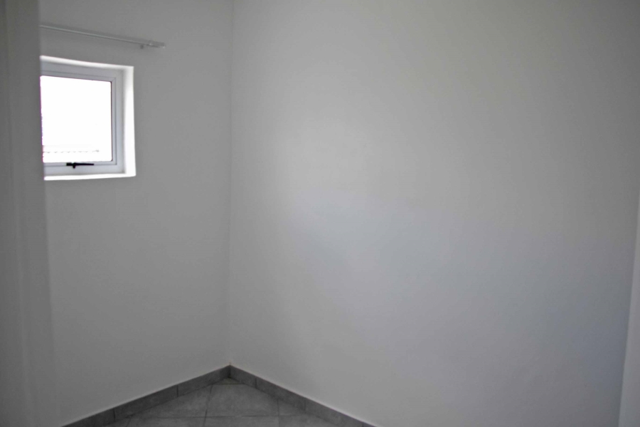 To Let 3 Bedroom Property for Rent in Somerset Ridge Western Cape